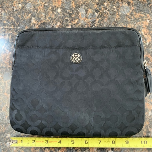 Pre-Loved Coach IPad Case - Picture 1 of 8